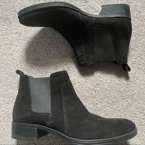 NWOT Geox Black Suede Booties